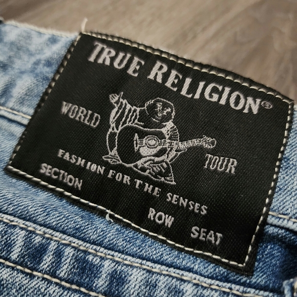 True Religion Ricky Relaxed Straight Cut-Off Denim Short - Picture 6 of 7
